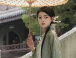 The Ethereal Performance of Guzheng with the Traditional Horseface Skirt