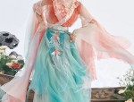 Daily Life of a Modern Adult Woman in Hanfu Fashion