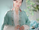 The Elegance of Green Cheongsam:A Closer Look at Grass Green Beauty