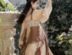 The Charm of Cheongsam:A High School Girls Long-Awaited Dream Outfit