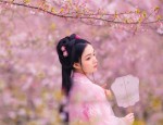 Enchanting Moments in a Little Girls Hanfu Ancient Costume Journey