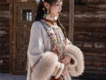 The Three-Piece Set of Hanfu in Song Dynasty Style:A Glimpse into Traditional Chinese Clothing
