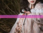 The Cultural Revival of Traditional Chinese Hanfu Fashion and the Rise of the Elegant Fan