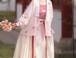 Reconstructing the Ancient Charm of Tang-Era Hanfu for Modern Women