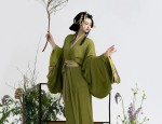 Modern Commuter Style:Reimagining Traditional Hanfu for the Youth Market