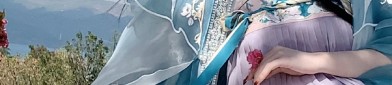 The Concise Charm of Hanfu Hair Accessories:The Story of Hair Combs and Crowns