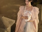 The Chic Combination of Neck-Tie Blouses and Horseface Skirts:Fashion Trends and Styling Tips