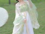 The Grace of Mid-Length Silk Cheongsam:A Noble Elegance
