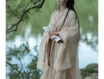 The Enchantment of娃娃古装汉服，传统魅力的现代演绎