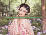 Embroidered Cheongsam and Stylish Clutch Bags:A Glamor Walk Through Time