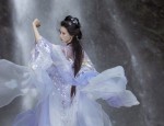 Wang Jiayes Tangzhuang Fashion:Exploring the Charm of Traditional Chinese Attire