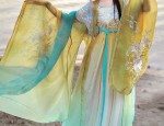 Moon Goddess in Traditional Chinese Splendor:The Evolution of Hanfu Fashion