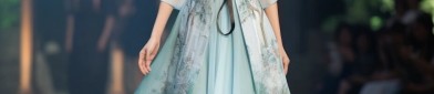 Little Girl in Traditional Hanfu Shoes:A Glimpse into Old Beijings Cultural Heritage