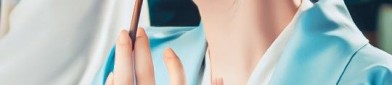 A Petites Guide to Styling a Vibrant Teal Green Horseface Skirt