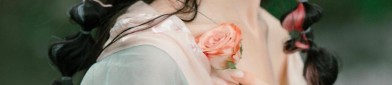 Camellia Splendor:The Elegance of a Horse-Face Skirt