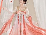 The Splendor of Horseface Skirt and the Charms of Qinhuais Water and Wood