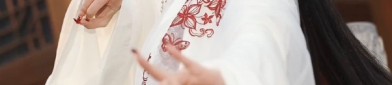 The Elegance of a Two-Piece Cheongsam:A Traditional Chinese Outfit
