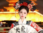 The Red Willing of Flower-Wedding Hanfu:A Journey Through Time