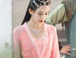 Embracing the Pear Shape:The Art of Styling a Cheongsam for Curvier Figures