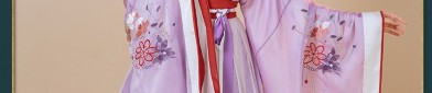 Hanfu Festival:Middle School Students Embrace Traditional Chinese Culture