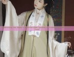 Elegant and Confident:The Journey of a Plus-Size Woman in Traditional Hanfu Fashion