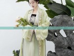 The 9-Year-Old Hanfu Girl:Embracing Traditional Elegance