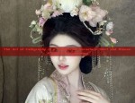 The Art of Calligraphy in a Traditional Horseface Skirt and Blouse:A Cultural Exploration