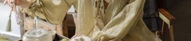The Splendor of Song Dynastys Cross-Collared Hanfu:A Journey into Traditional Chinese Clothing
