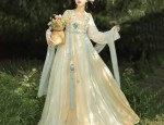 Curvier Sisters Embrace of Chinese Cheongsam:The Beauty of Flagrant Figures in Traditional Elegance