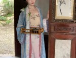 Ancient-Style Hanfu for Little Girls:A Purple Autumn and Winter Fashion Story
