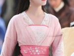 The Enchantment of娃娃古装汉服，传统魅力的现代演绎