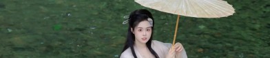 Little Girl in a Splendid Hanfu Headdress:The Charm of Traditional Chinese Costume