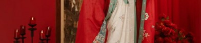 Summer in a Hanfu Cape:The Revival of Traditional Chinese Robes and Hooded斗篷