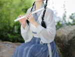 Embracing the Classics:Girls Cheongsam and Headwear Tradition