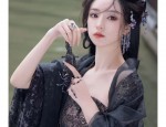 Embracing Modernity in Traditional Cheongsam:Daily Improvement and Evolution