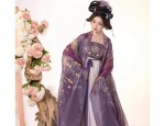 Elegance in Mini:The Charm of Miniature Black Horseface Skirt