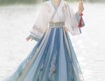 The Elegance of Hanfu:A Close Examination of White Intersection-collar Clothing