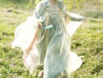 Reinventing the Traditional Hanfu:Modernizing the Traditional Double-Breasted Style