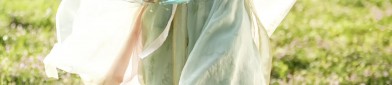 Reinventing the Traditional Hanfu:Modernizing the Traditional Double-Breasted Style