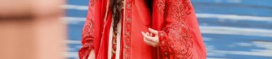 Tall and Elegant in a Red Horseface Skirt:The Long-lasting Fashion Statement