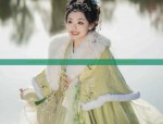 Daily Commuting in Autumn with Modernized Hanfu Fashion