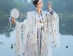 Hanfu Style Corset-Style Tops with Adjustable Straps and Built-in Breast Pads:A Closer Look