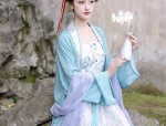 The Elegant Combination of a Horseface Skirt with a High-End Top