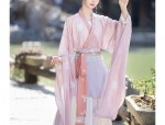 The Cheongsam with a Hooded Cape:A Blend of Traditional Elegance and Modern Style