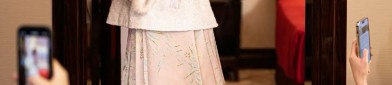 Classic Style of Tailored Cheongsam with Long Length:A Glimpse into Traditional Chinese Clothing