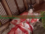 The Charm of a Petite Woman in a Medium-Length Cheongsam