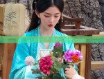 The Enigma of Long Pink Cheongsam:A Fashionable Journey