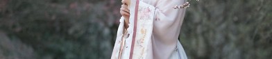 The Charm of Mini-Sized,Medium-Length Cheongsam:A Closer Look
