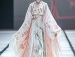 The Elegance of a Half-Qipao Blouse:A Fashionable Journey Through Traditional Beauty