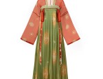 The Red Cheongsam of the Joyful Mother-in-Law:A Symbol of Celebration and Tradition